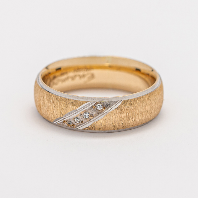 Argolla de matrimonio Confort. 6mm. Oro Bicolor 14K con piedras