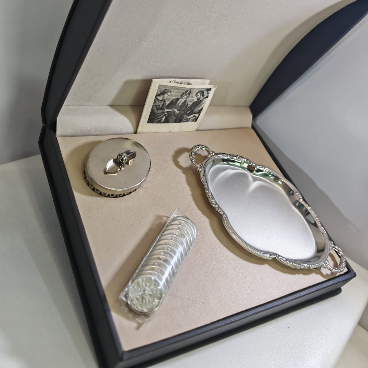 Cofre de arras Oro laminado Blanco Virgen de Guadalupe