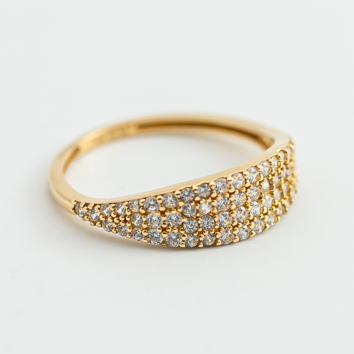 Anillo de dama con circonia.  Medida 6 cm. Oro Amarillo 14K