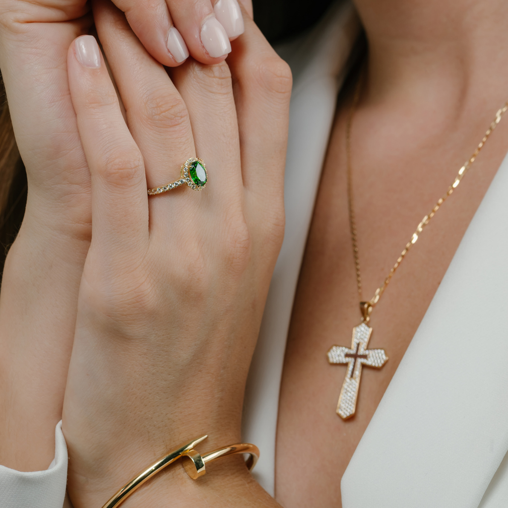 Anillo Esmeralda y Circonias- Joyería de la casa - Oro Amarillo 14K