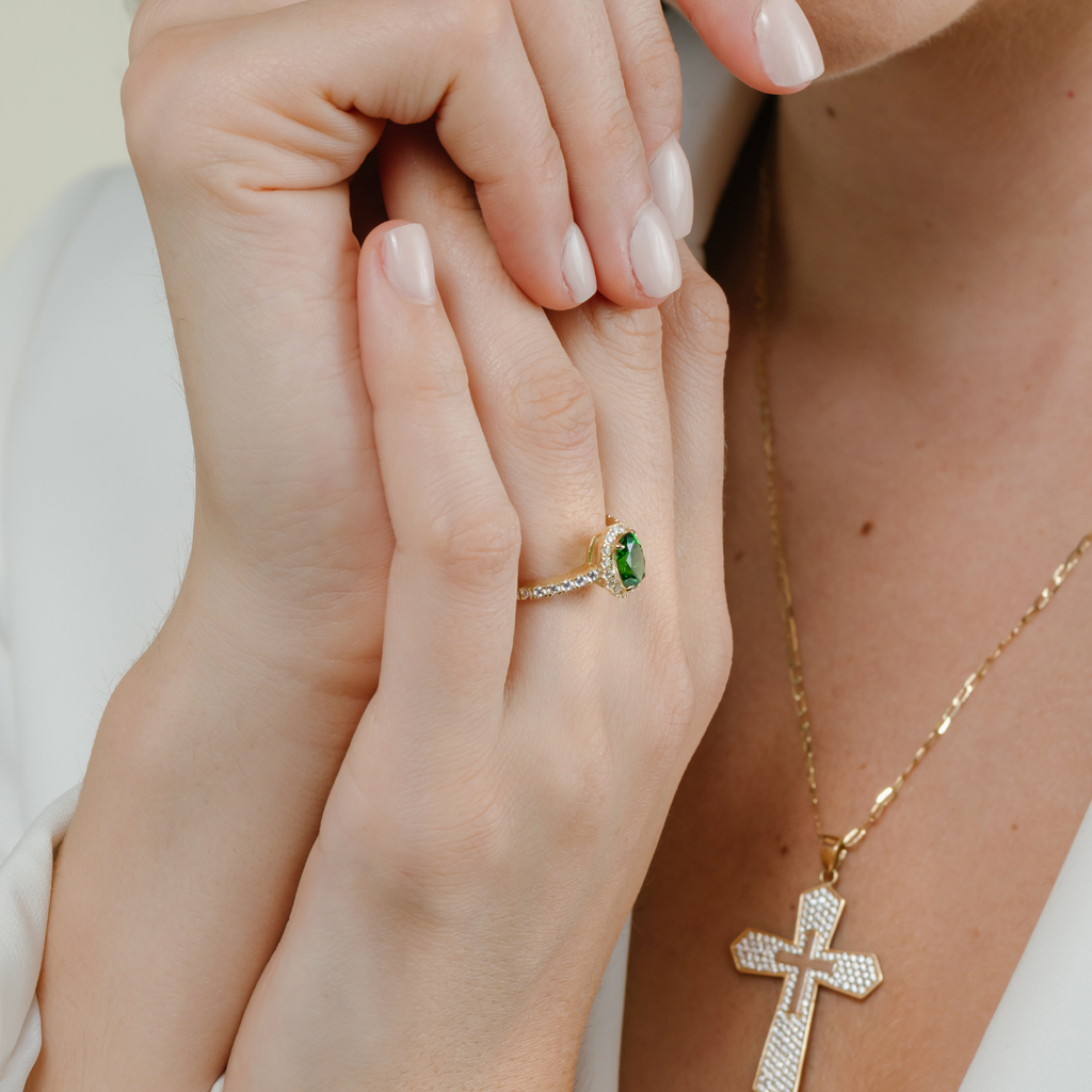 Anillo Esmeralda y Circonias- Joyería de la casa - Oro Amarillo 14K