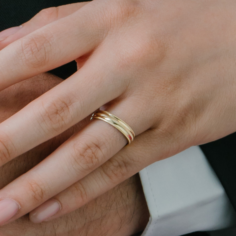 Argolla de matrimonio Clásica. 4mm. Oro Amarillo 10K