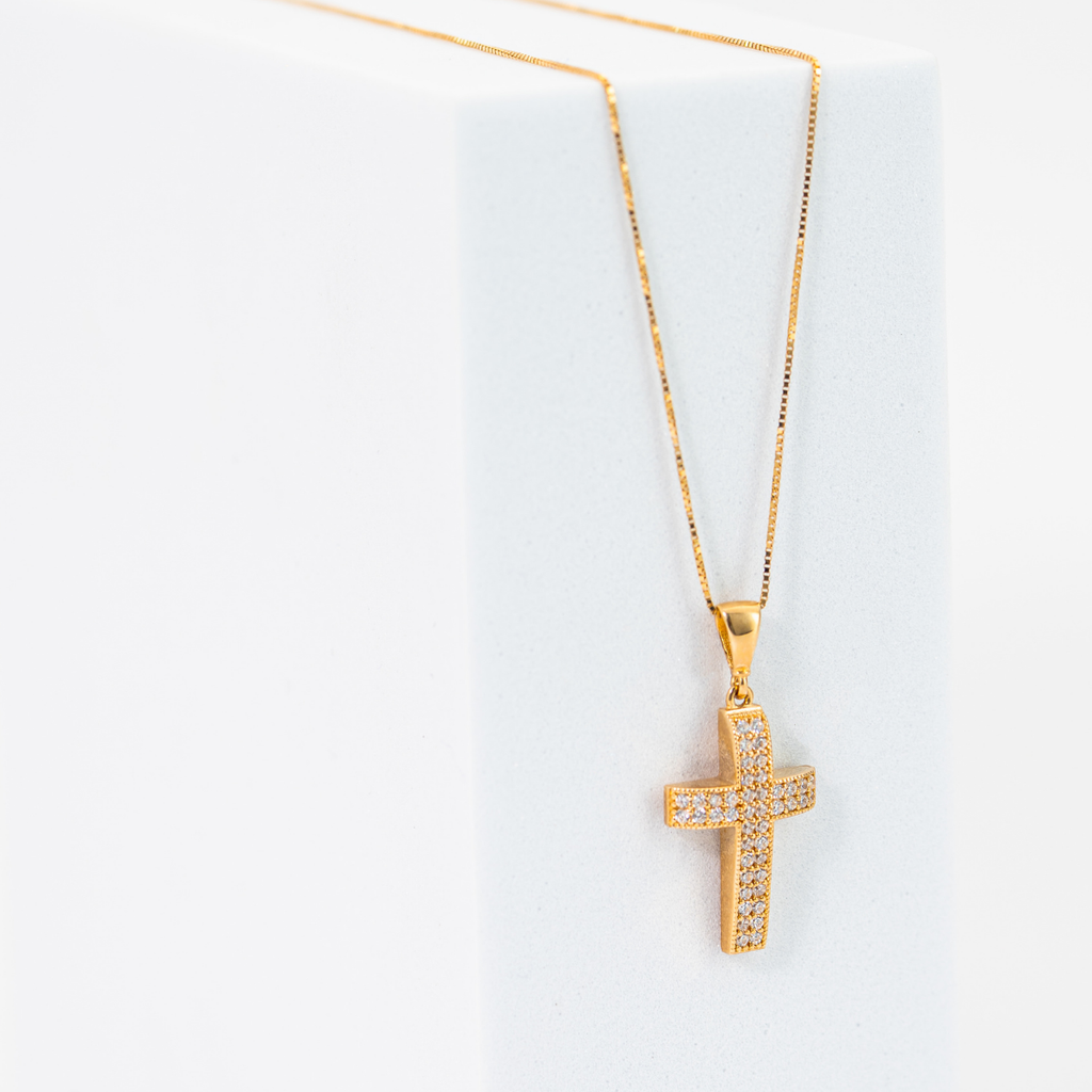 Dije de Cruz con cadena. Oro Amarillo 14K. Medida 45 cm.
