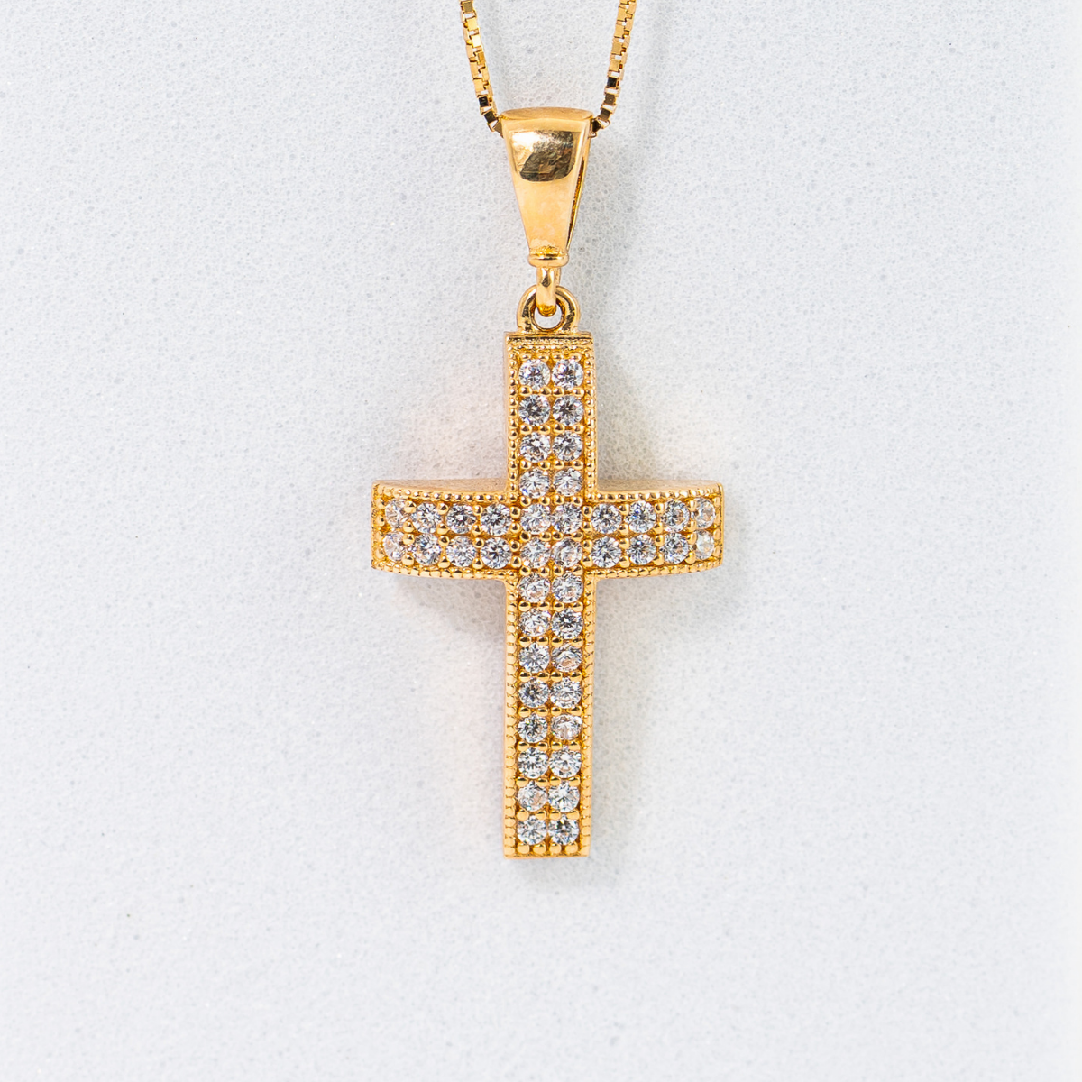 Dije de Cruz con cadena. Oro Amarillo 14K. Medida 45 cm.