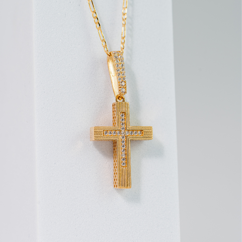 Dije de Cruz con cadena. Oro Amarillo 14K. Medida 45 cm.