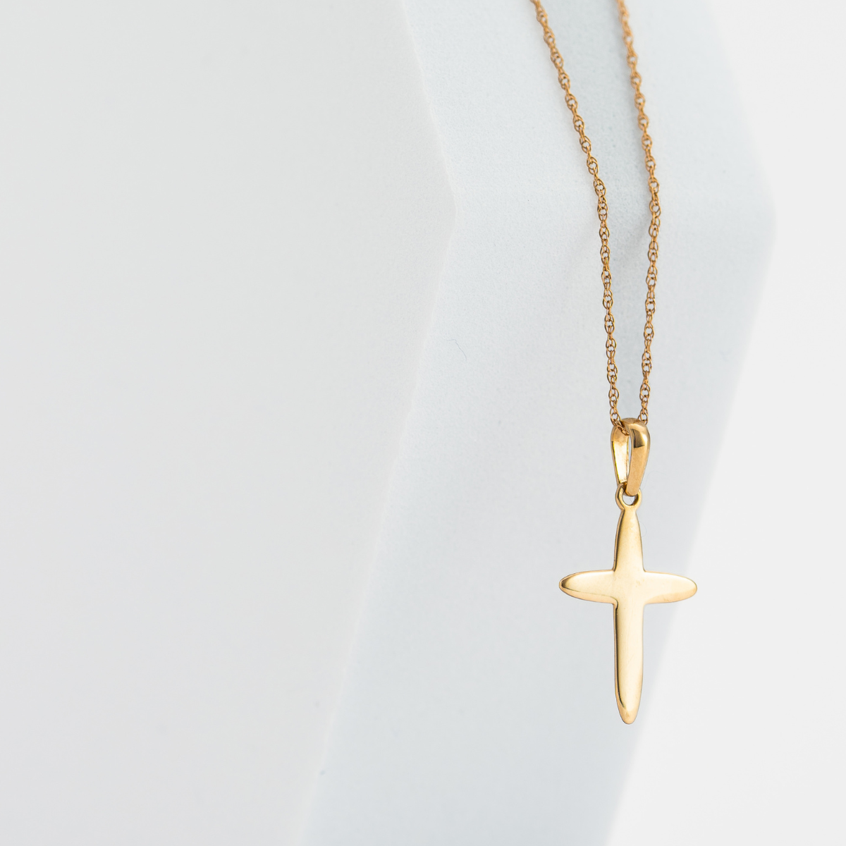 Dije de Cruz. Oro Amarillo 14K.