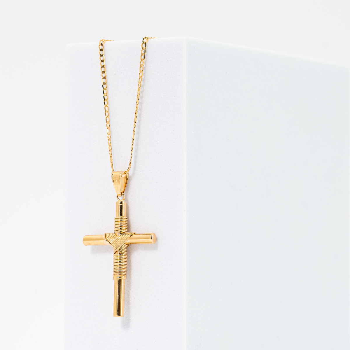 Dije de Cruz Cristo. Oro Amarillo 14K