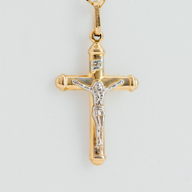 Dije de Cruz Cristo con cadena. Oro Amarillo 14K. Medida 45 cm.