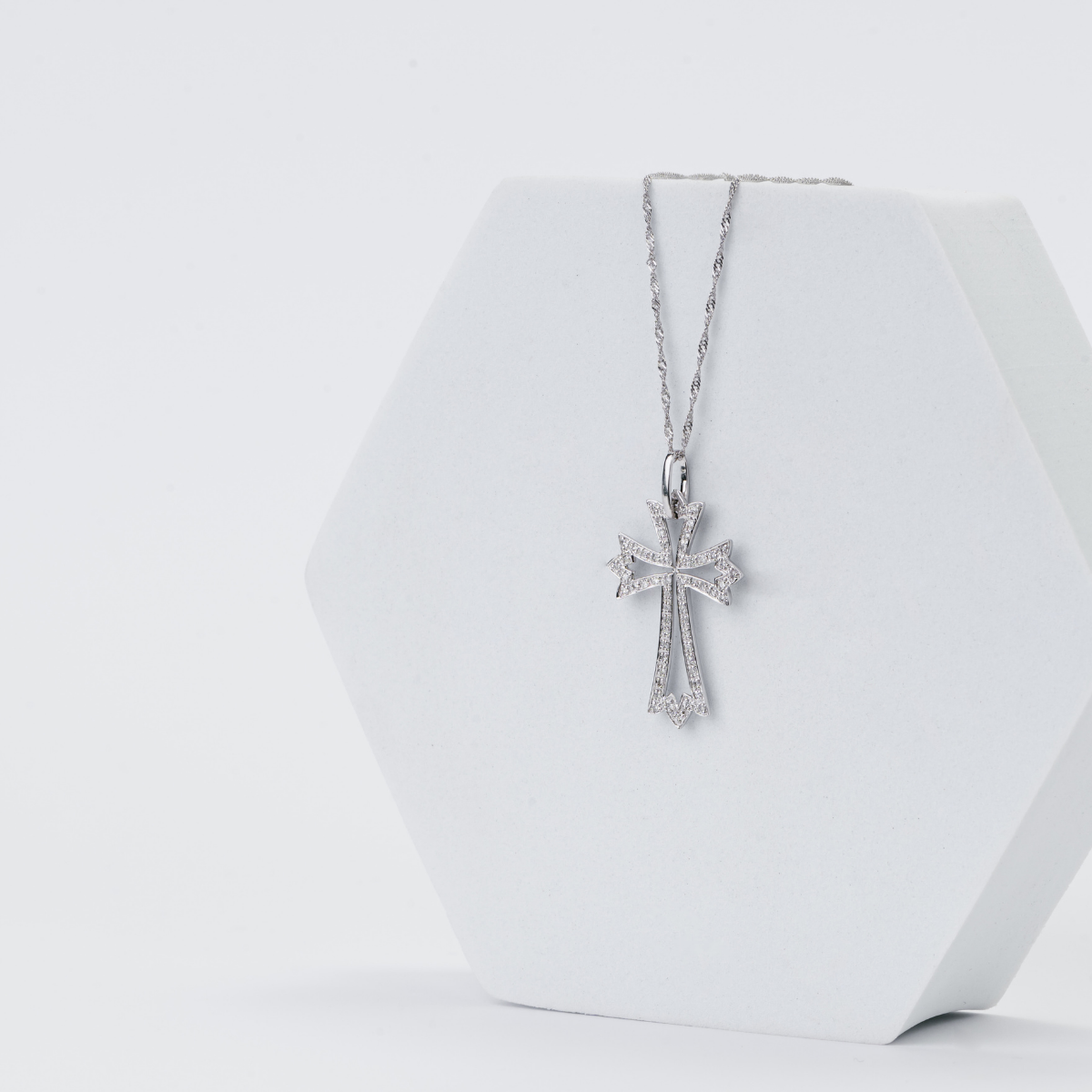 Dije de Cruz con Brillantes- Joyería de la casa - Oro Blanco 14K