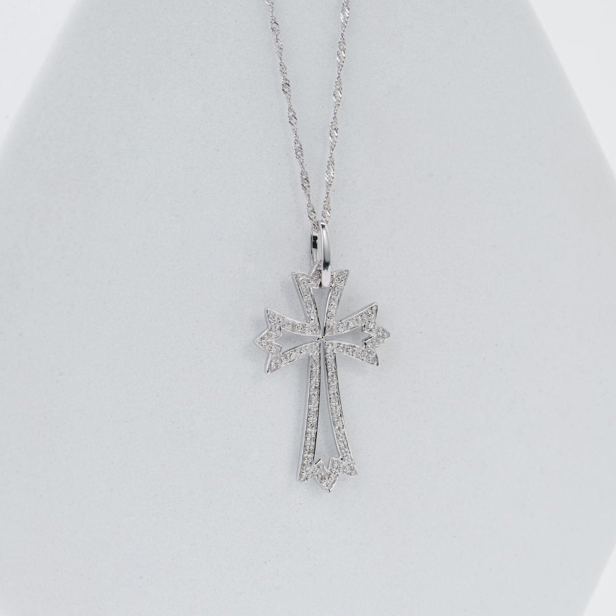 Dije de Cruz con Brillantes- Joyería de la casa - Oro Blanco 14K