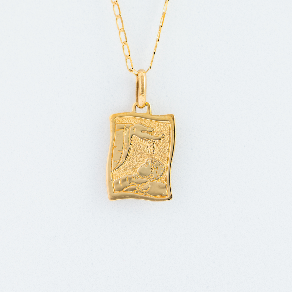 Medalla de Bautizo con cadena. Oro Amarillo 14K. Medida 45 cm.