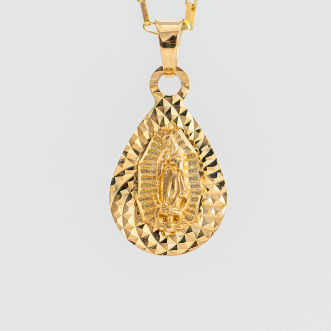 Medalla de La Virgen de Guadalupe con cadena. Oro Amarillo 14K. Medida 40 cm.