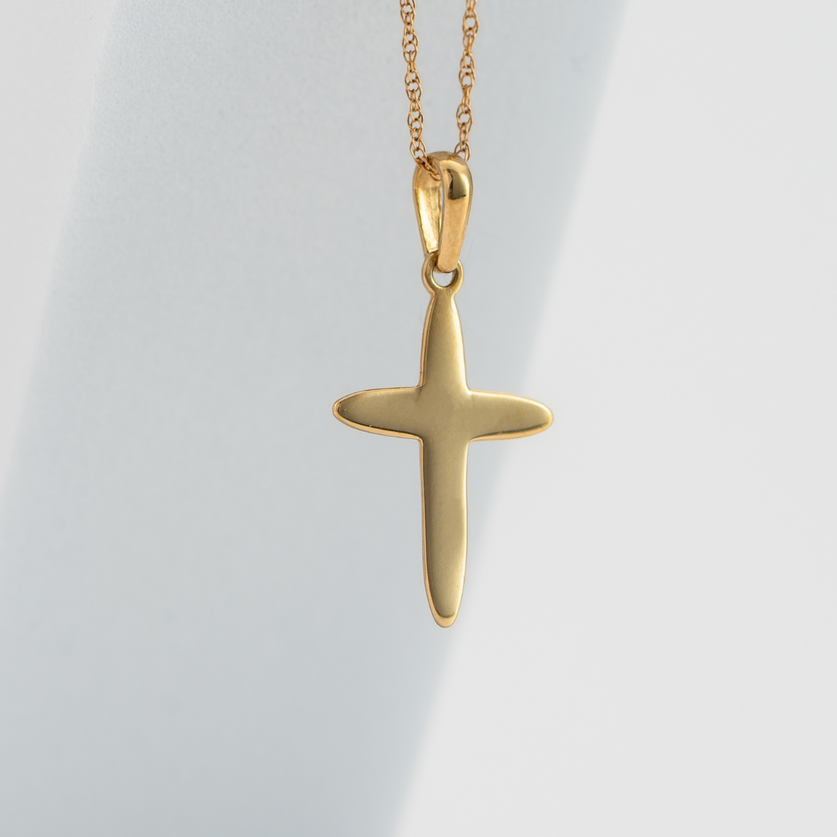 Dije de Cruz. Oro Amarillo 14K.